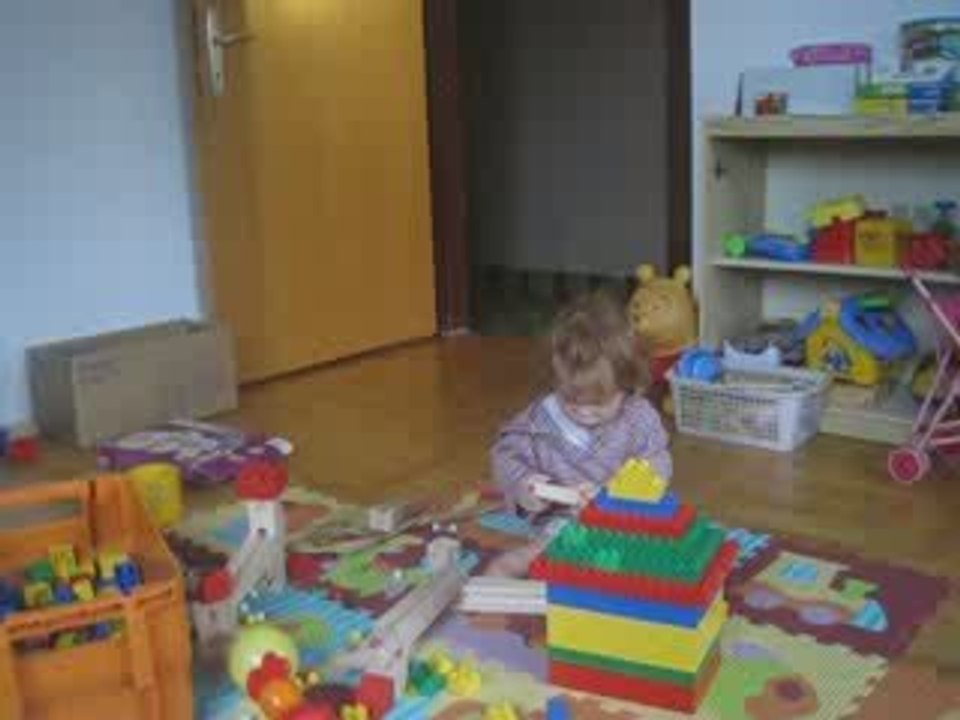 marie joue toute seule aout 2009