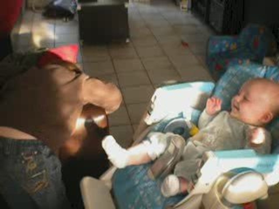 Quentin fait rire son frère