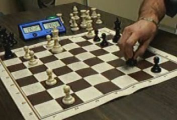 ECHECS : JULIEN 0 VS 1 STEPH (CLASSE A 2009)