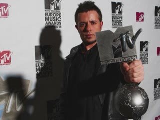 Emre Aydın - Falling Down ( Düşüyorum ) 2009