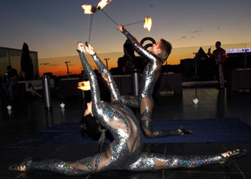 Театр огня А. Обертаевой (с ходулистом)