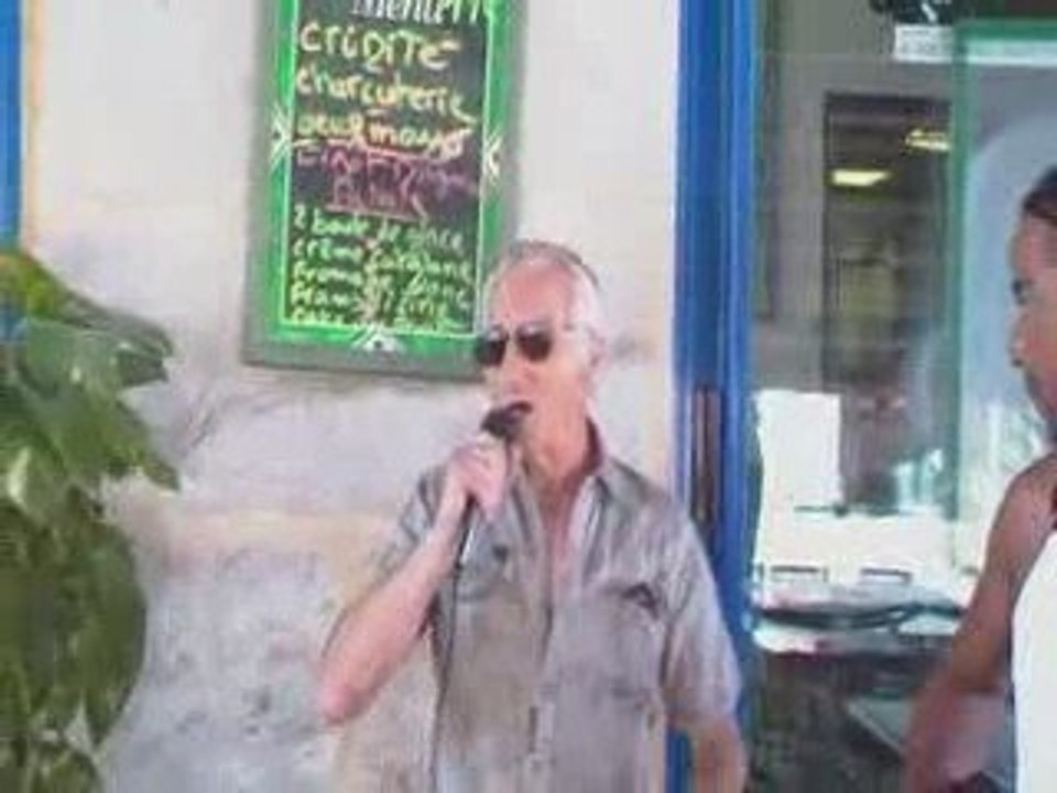 street bench-elle vient du blues et du pastis