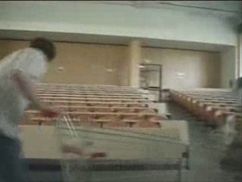 Avez vous déjà vu une course de caddies dans la fac ?