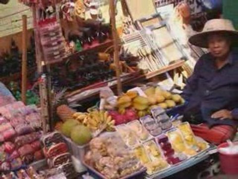 Danmoen Saduak floating market