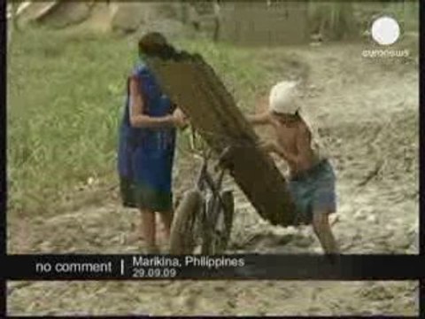 Philippines: les victimes des inondations s'organisent