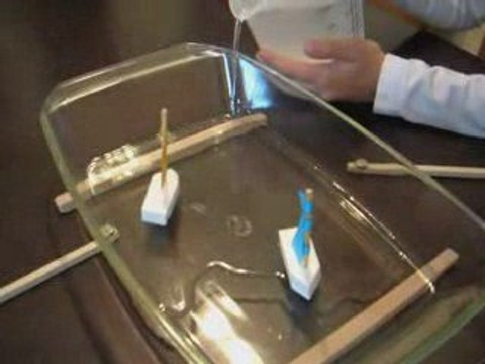 Kinder basteln magnetische Schiffe - Tolles Experiment
