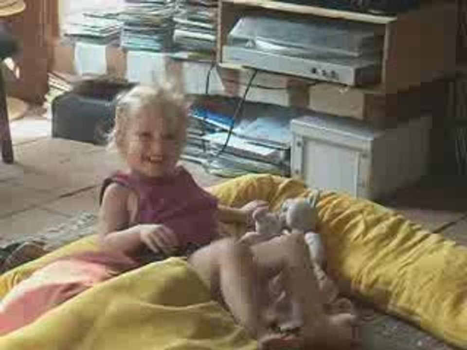 Quotidien avec les jouets, 18 mois