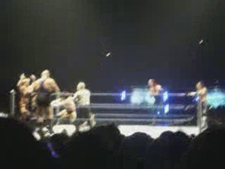 wwe smackdown bercy le 26/09/09 3 vs 3 taker hardy batista