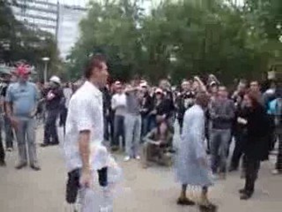 ♫ exclusif ....une grand mère dance .. lol ♫