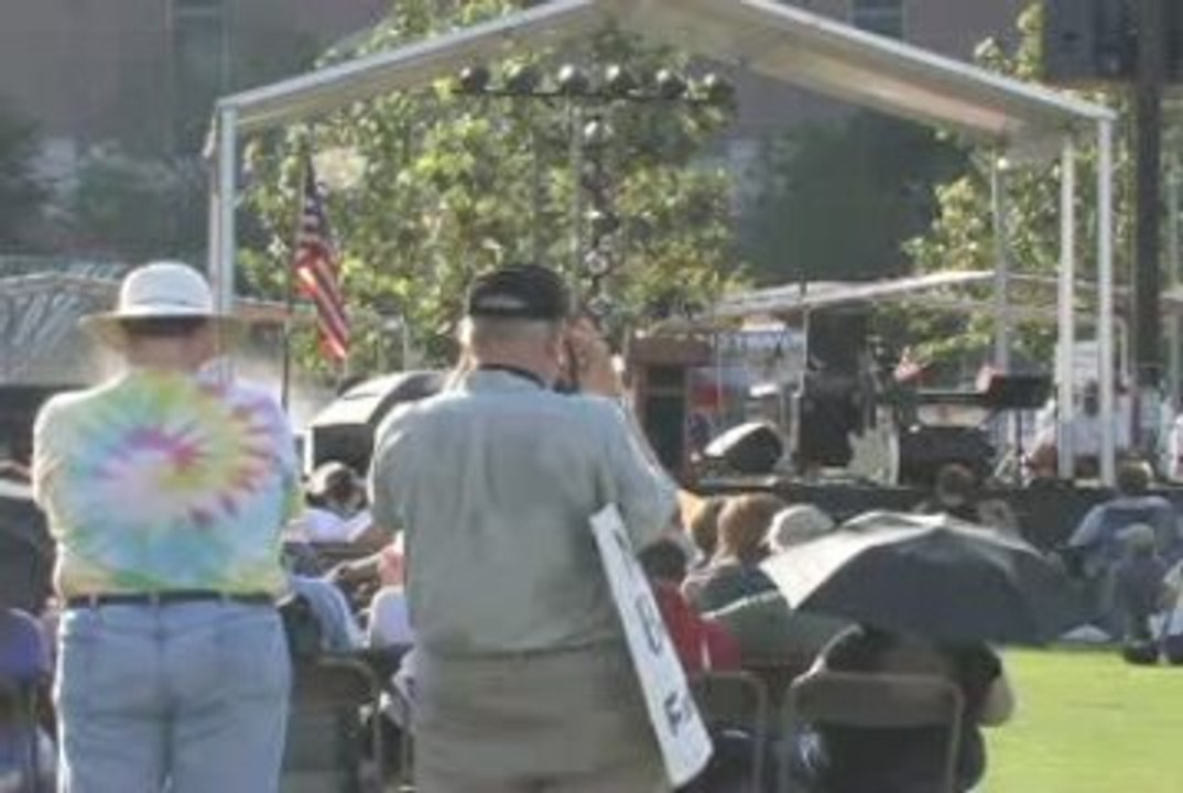 Nick Carbone speaks at the Houston Tea Party