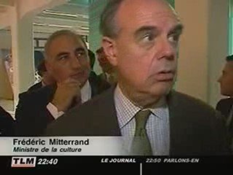 Frédéric Mitterrand visite la 10ème Biennale de Lyon