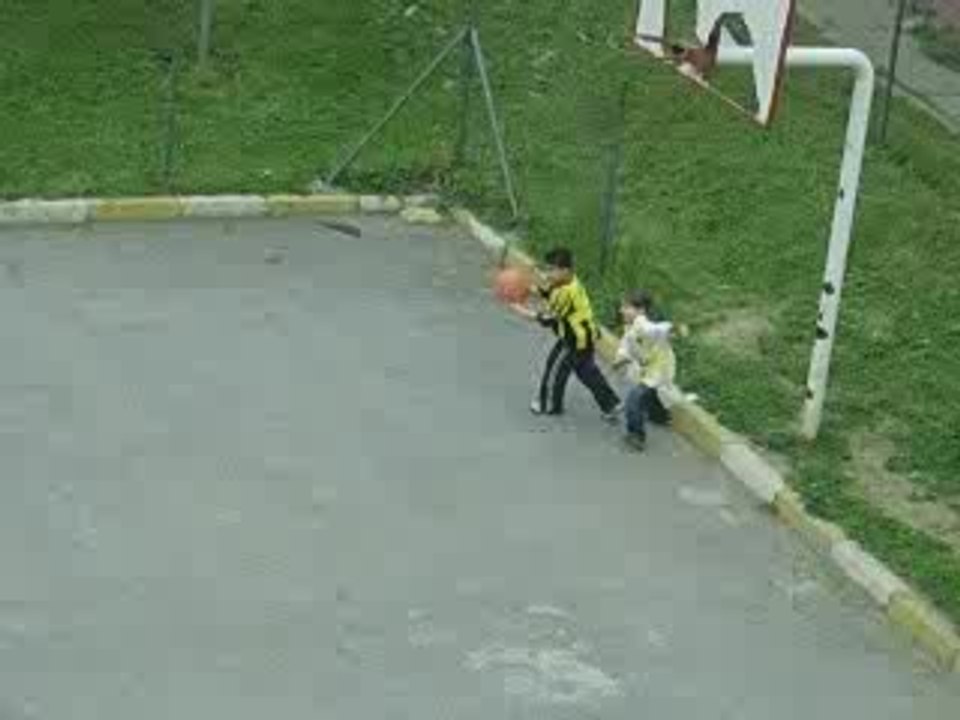 Burkay Arda Basket Oynuyor