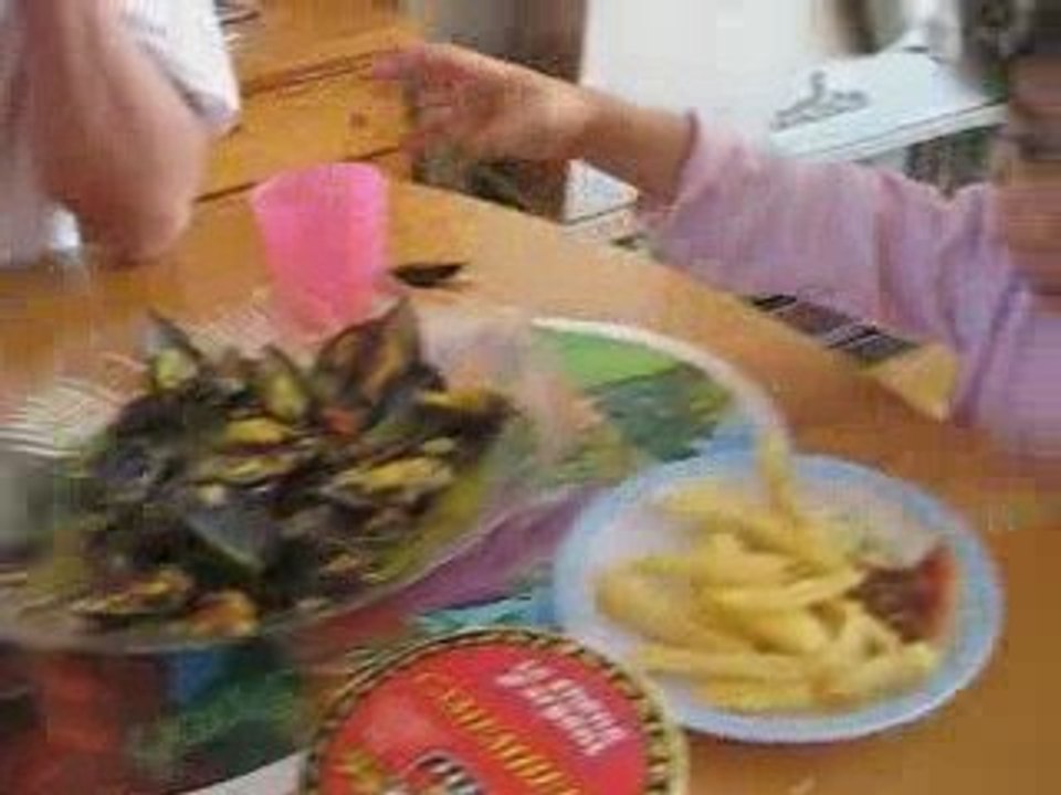 sara aime les moules!