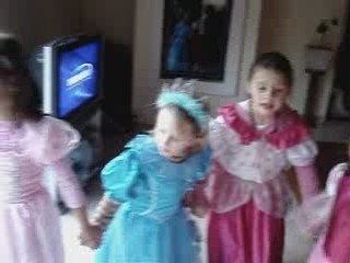 5 ans de Lisa entre copines