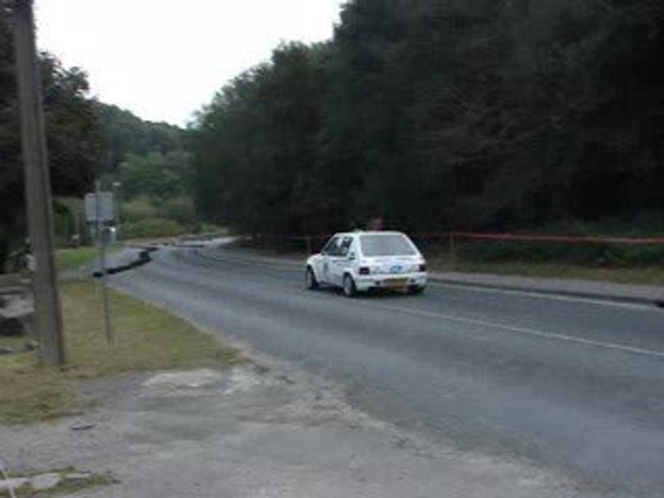 jean-louis (papa)sur la 205 rallye de bino