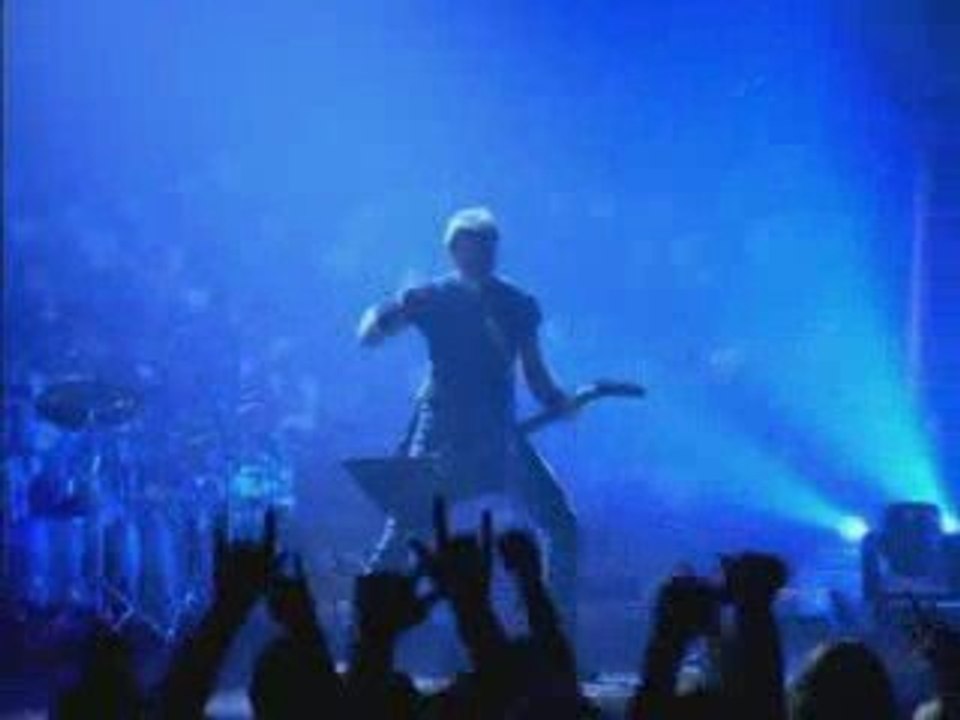 Metallica - Enter Sandman (Cunning Stunts 1997)