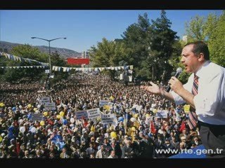 EN AYDINLIK YARINLARA ŞAHA KALKTIK YÜRÜYORUZ