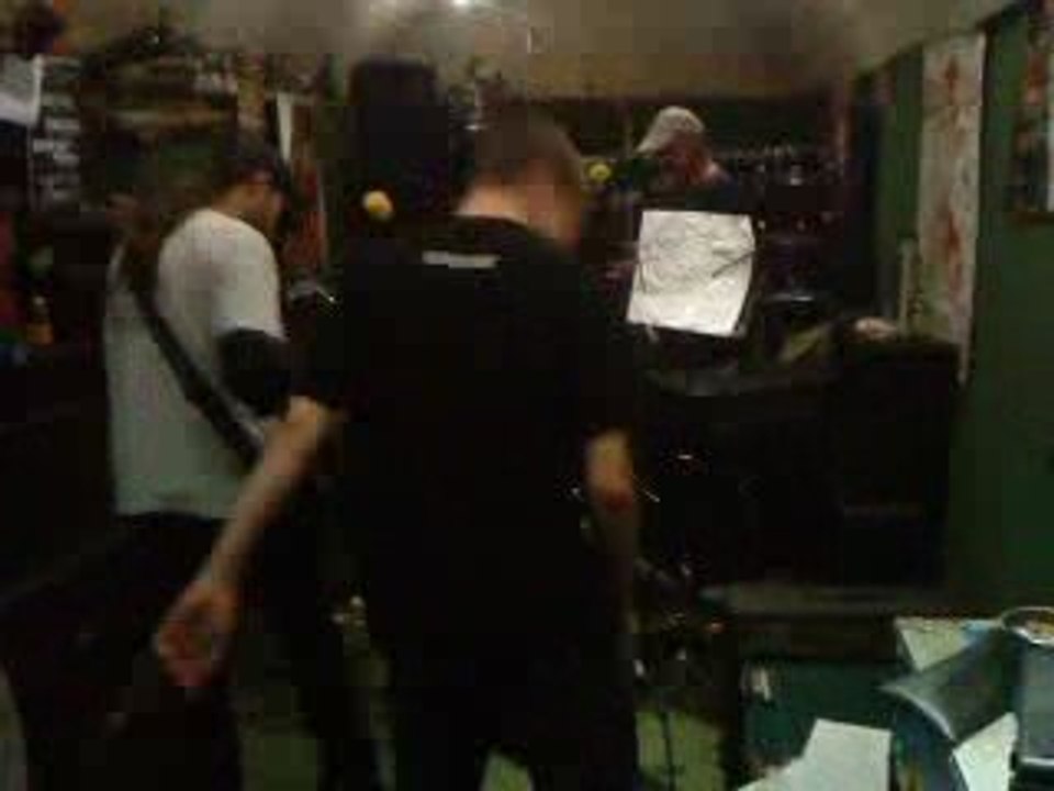 alex le nouveau chanteur d'échec & malt....