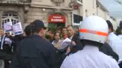 Manifestation contre la venue de F. MITTERAND