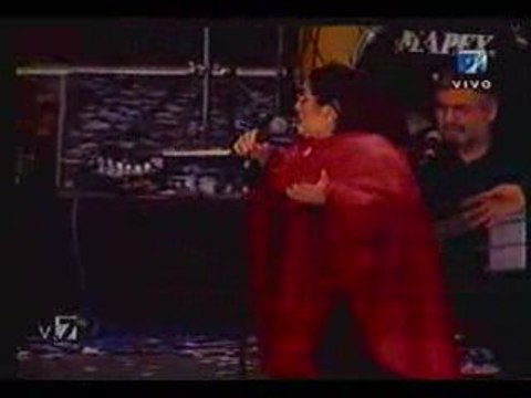 Mercedes Sosa sings sube at Plaza de Mayo, 2006