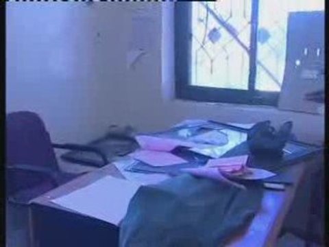 الارهابيون الحوثيون يدمرون المباني الحكومية في صعدة3