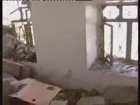 منز ل مواطن خربة الارهابيون الحوثيون ونهبو محتوياته