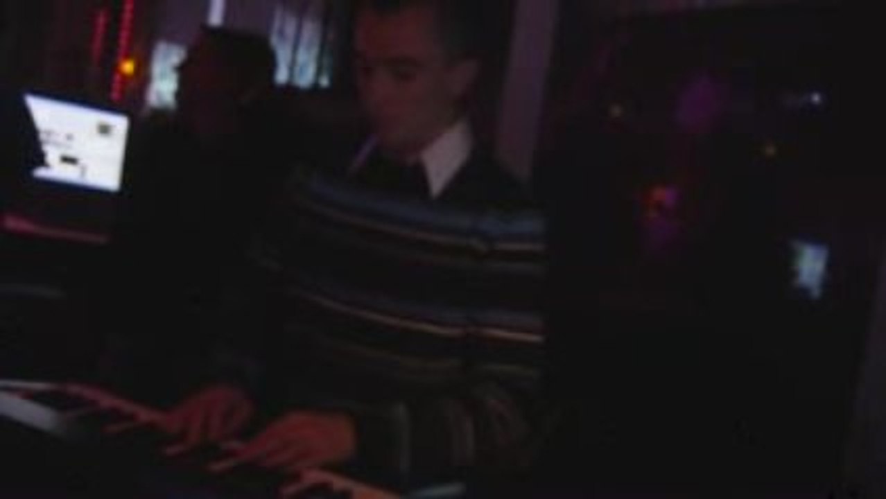 Atomik V Live @ Cocoon Club(02)