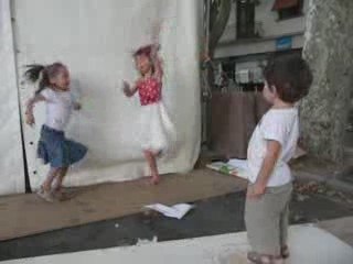 Lucile danse à la fête du cassoulet