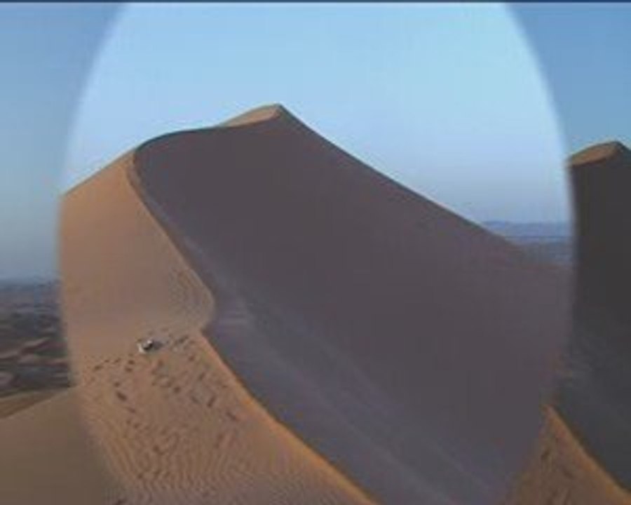 Lever de soleil dans le désert