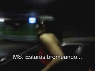 Monica Sanz en el parking del aeropuerto Madrid-Barajas esp.