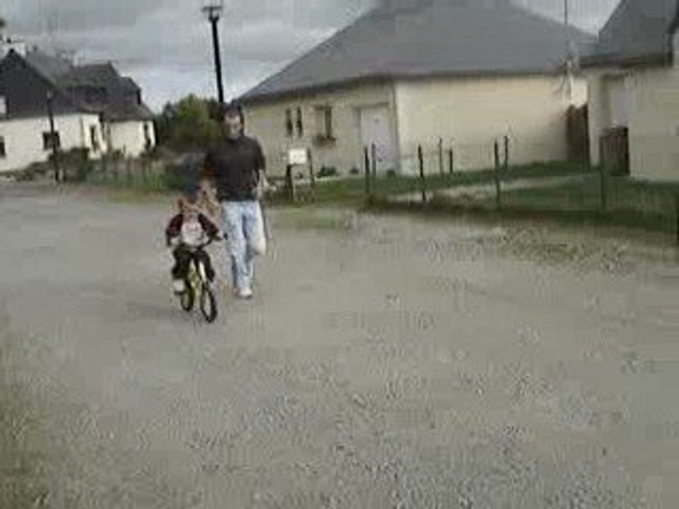 il fait du velo comme un grand