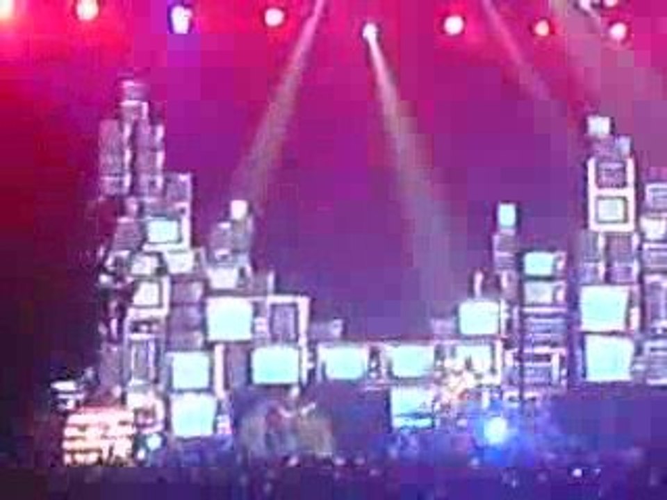 Green Day - American Idiot @ Bercy