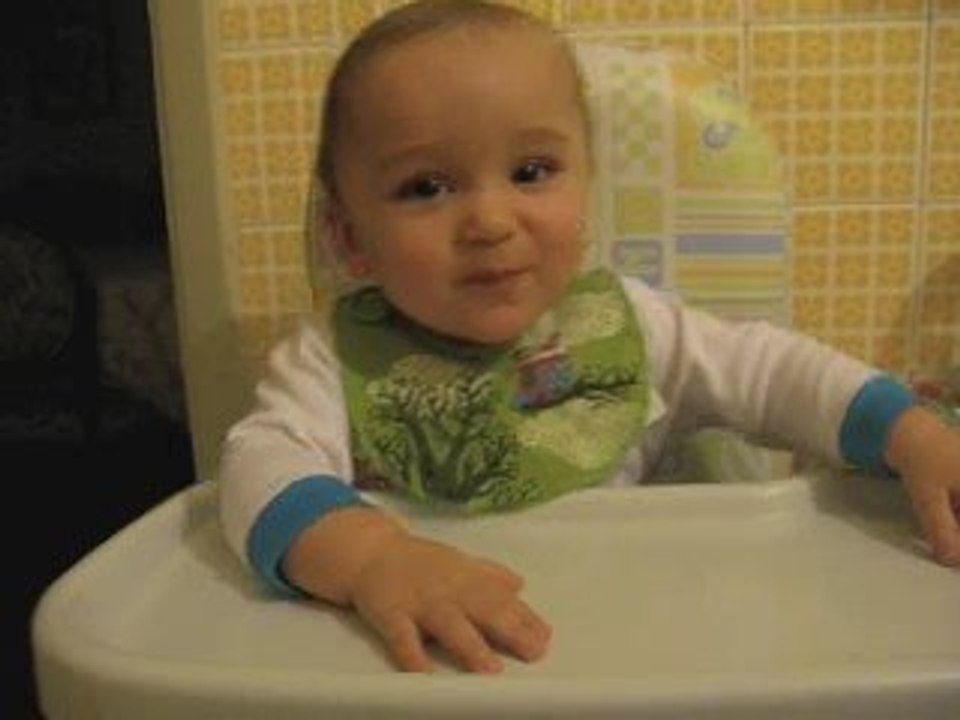 Marcel à table Octobre 2009 - presque 9 mois