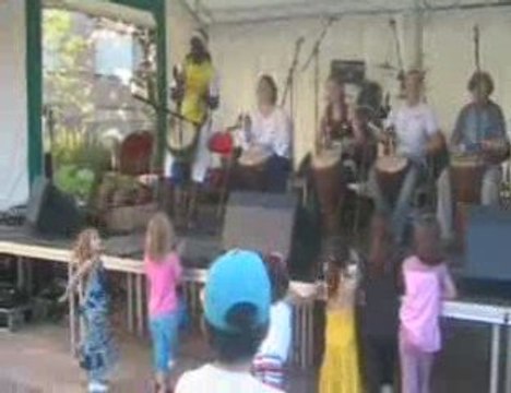 Fulgence et ses éleves de percussions africaines à St-Mandé