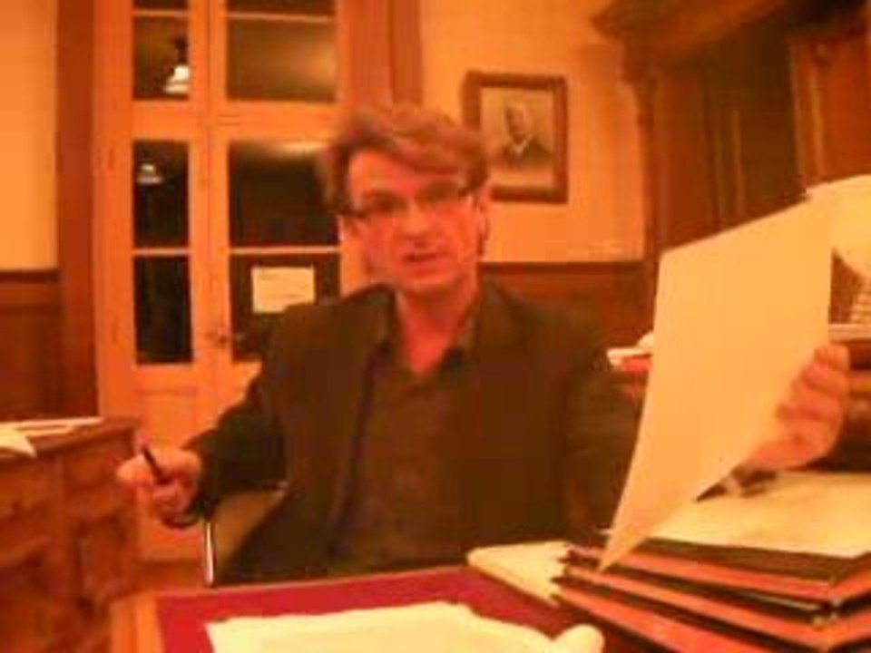 Michel Nicolas lors du conseil municipal de Romans