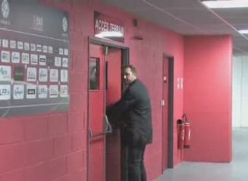 Foot: Visite du stade du Roudourou avant France-Féroé