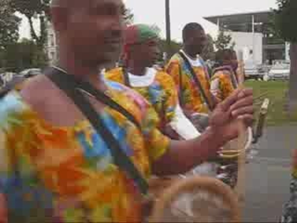 Défilé du Festival des Mains bleues à La Ferté-sous-Jouarre