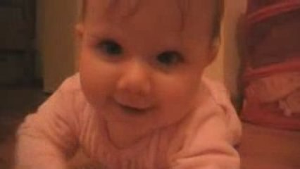 Balade d'Emma dans sa chambre