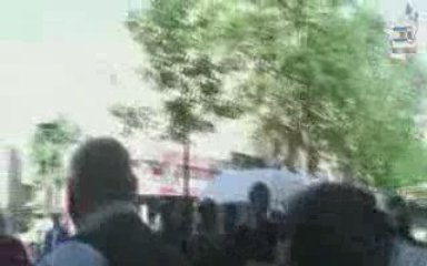 Membre NPA avec des sionistes agressant des femmes...