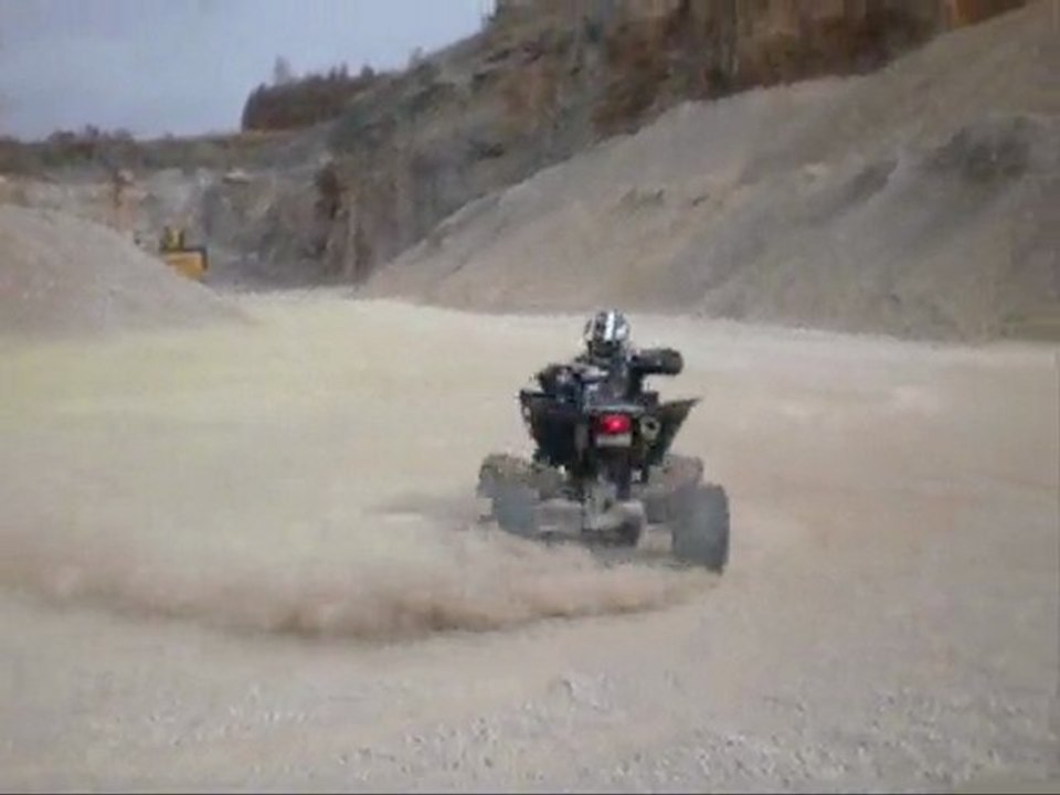Faire le dingue dans le sable Grrrr