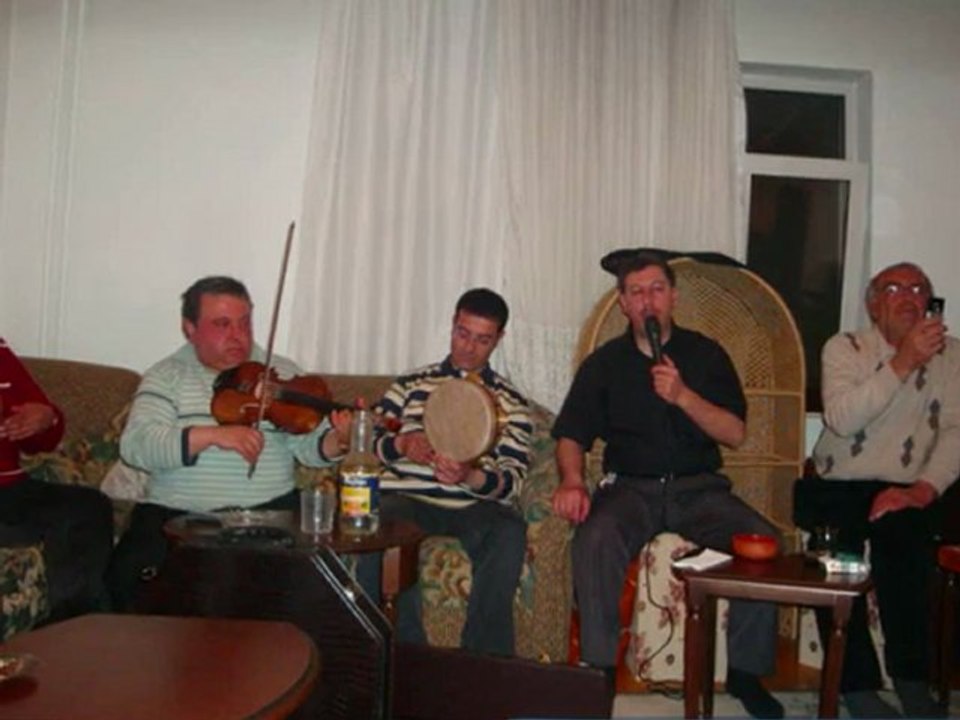 BÜLBÜLLER NAZDA (POPSTAR MÜFTÜ ADNAN ZEKİ BIYIK) OKUYOR