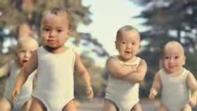 Pub EVIAN fait de nouveau appel aux bébés (2009 et 2010)