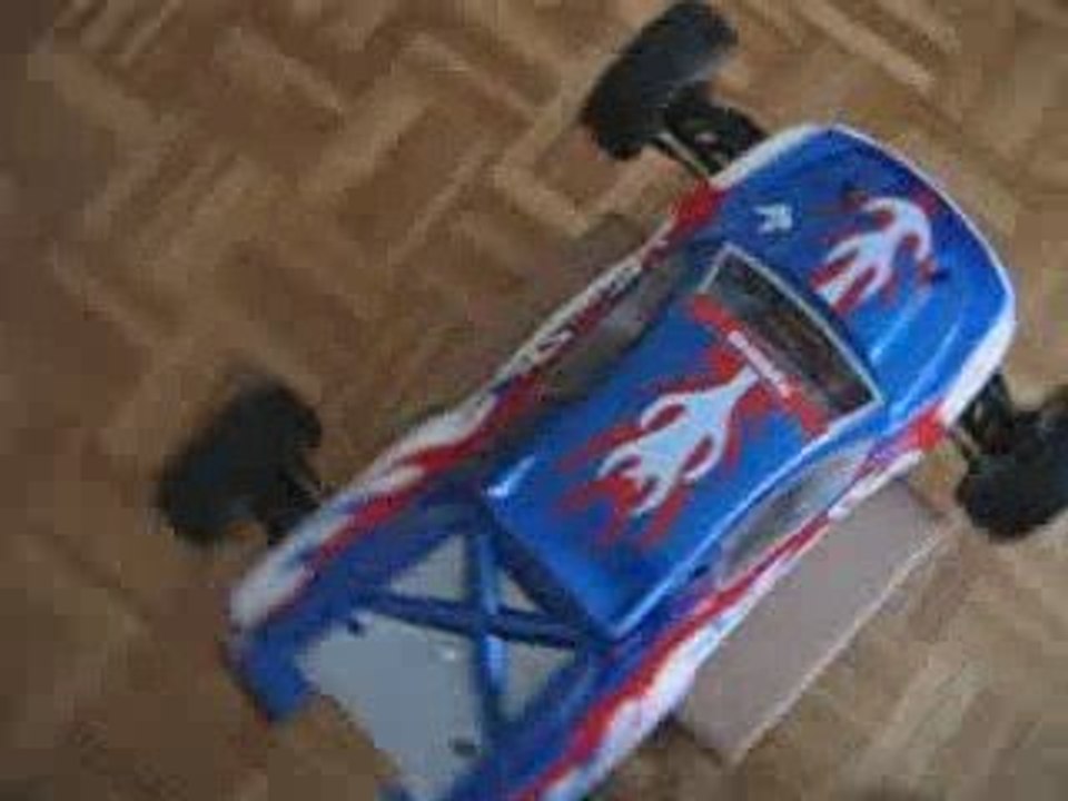 KYOSHO 4 ROUES MOTRICES ET DIRECTRICES