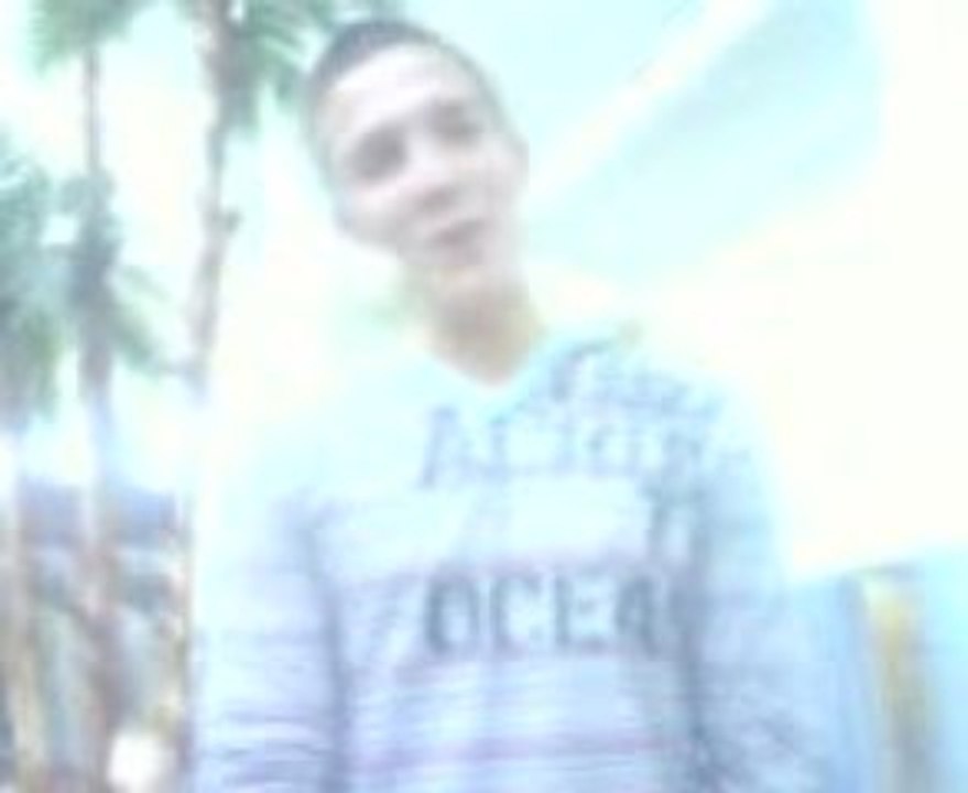 julien n°2: chanter -une souris verte-