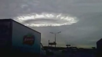 IMPRESSIONNANT!!!!ETRANGE NUAGE SUR MOSCOU LE 6 OCTOBRE 2009