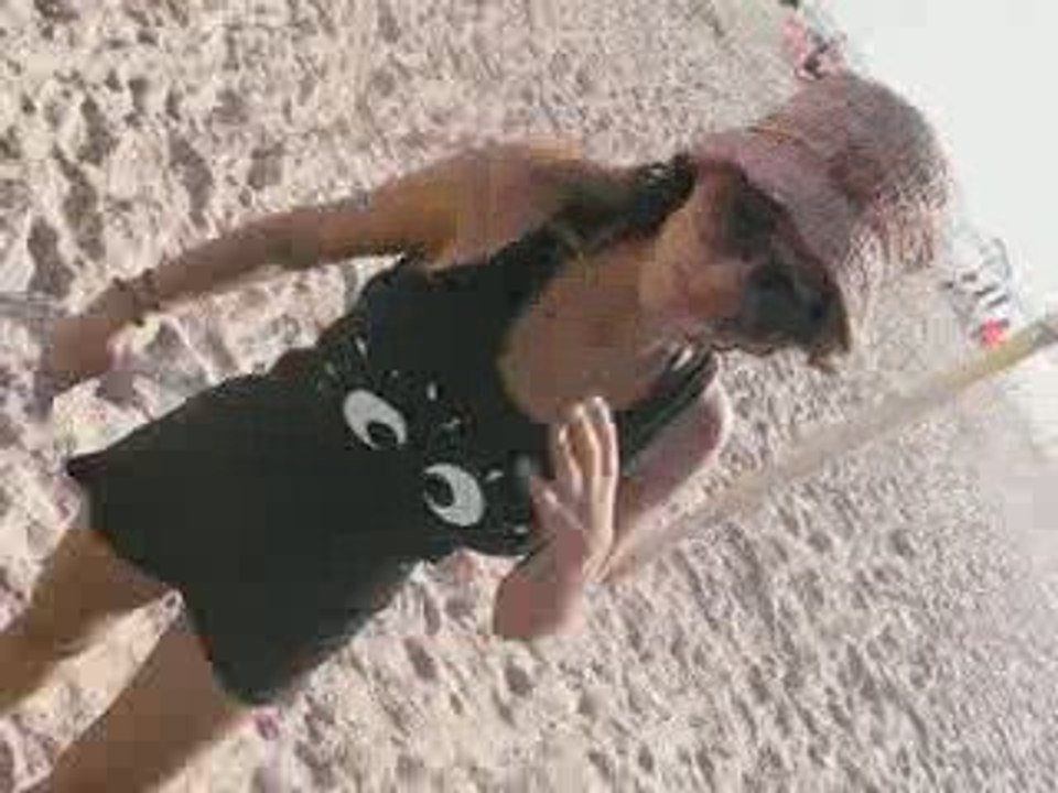 מה את מוכנה לעשות בשביל מדבקה?