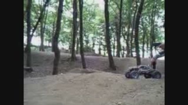 Flight T-maxx custom O.S.18 v Revo custom O.S.18