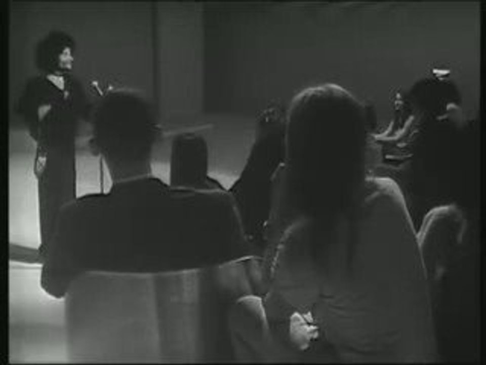 Sim - Le mirroir du salon