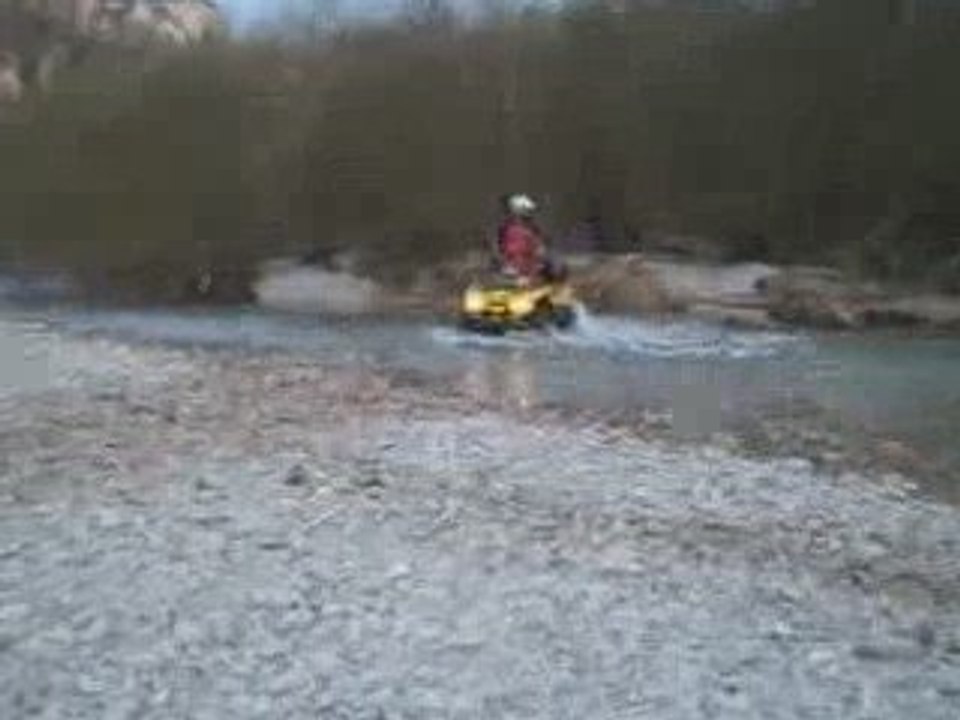 Eddie traverse la riviere d'Ain ...