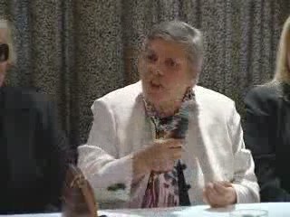 Adnan Oktar'ın basın toplantısı aileler06